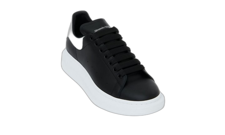 OVERSIZED WHITE BLACK