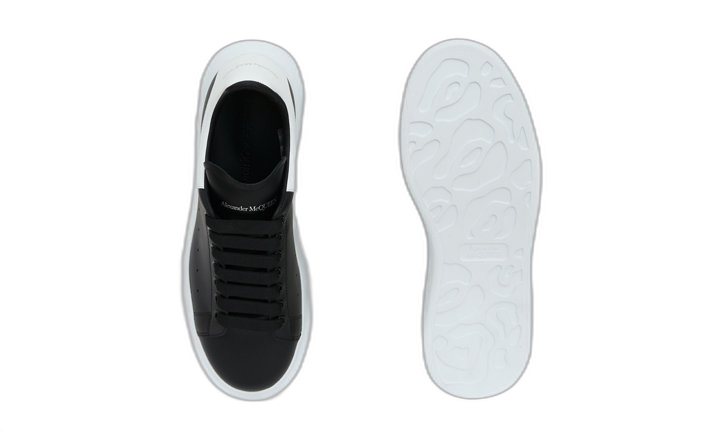 OVERSIZED WHITE BLACK